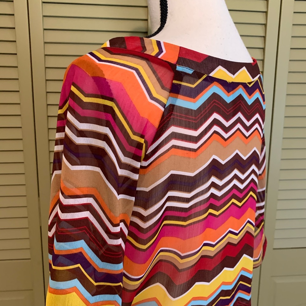 Multi Colored Chevron Pattern Top - Picture 11 of 15